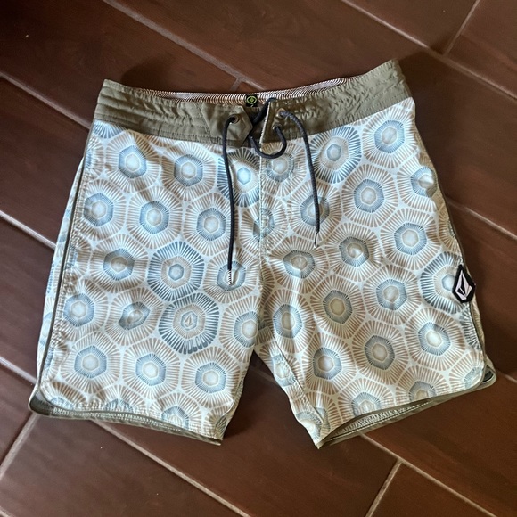 Volcom Other - Volcom Board Shorts Sz 28